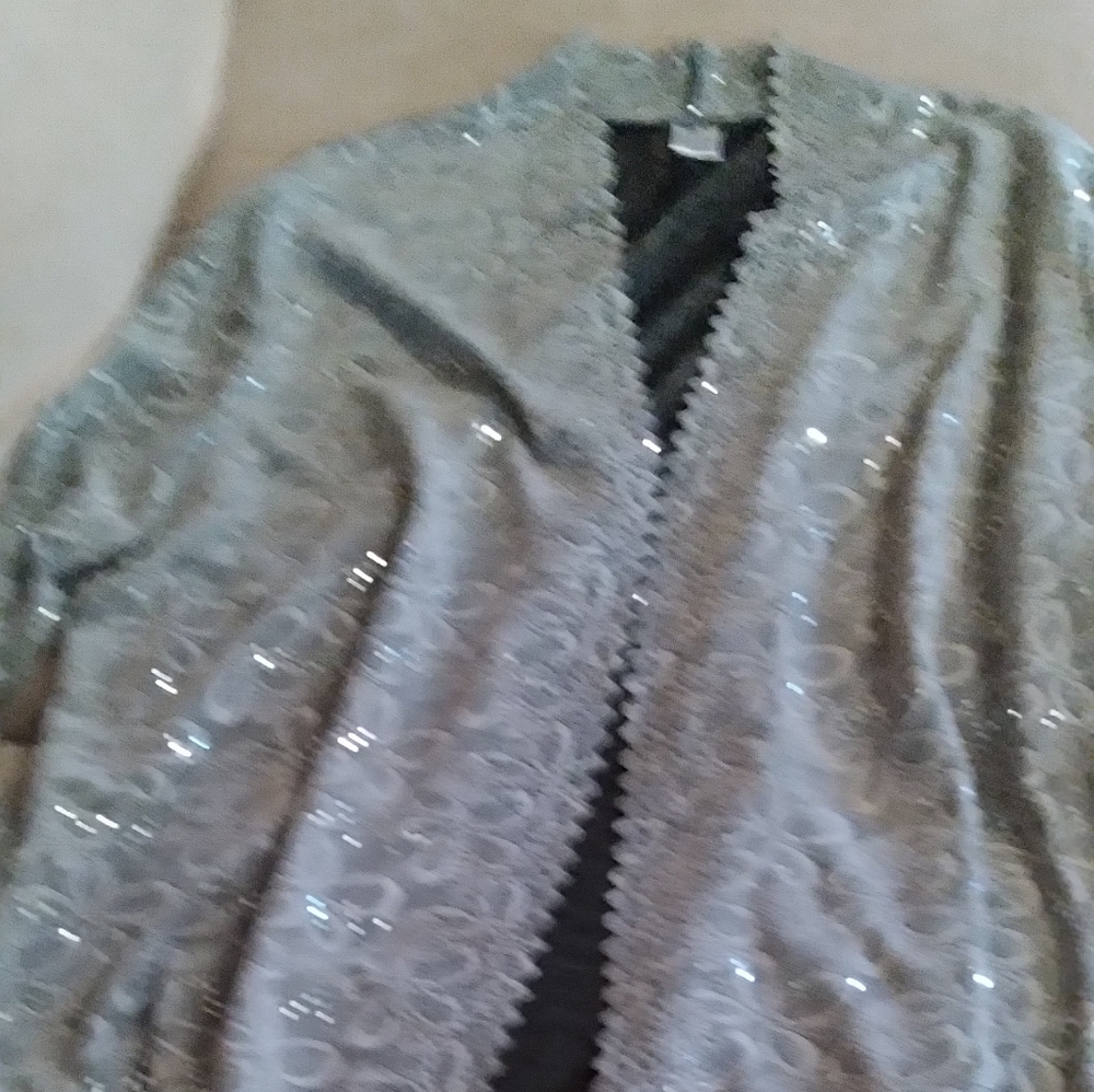(179) Brand unknown Size 3x, Grey sparkley Cardigan